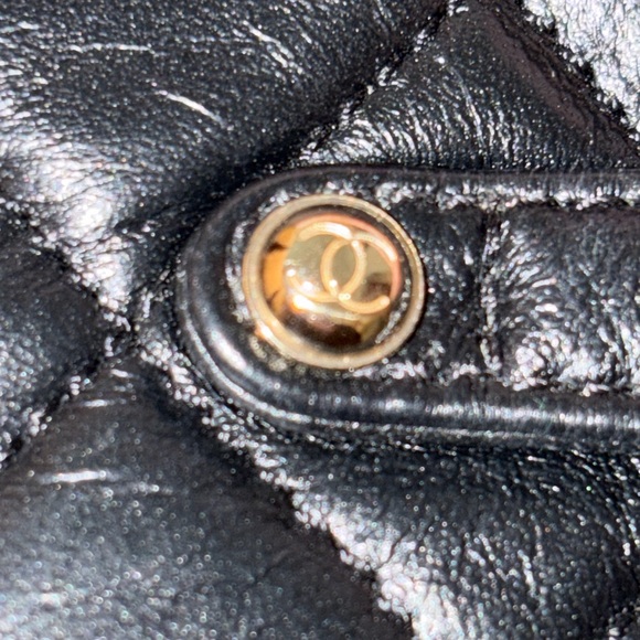 Chanel Black Quilted East/West Vanity Case with Crossbody Bag with Gold Chain - Picture 11 of 13